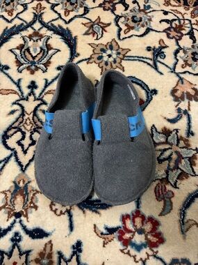 Crocs Kids Gray Slippers with Blue Accent, 13
